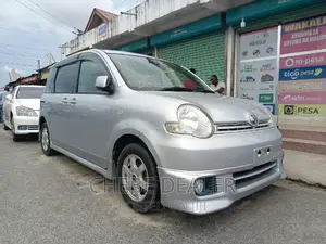Toyota Sienta 2004 Silver