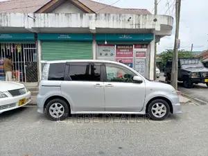 Toyota Sienta 2004 Silver