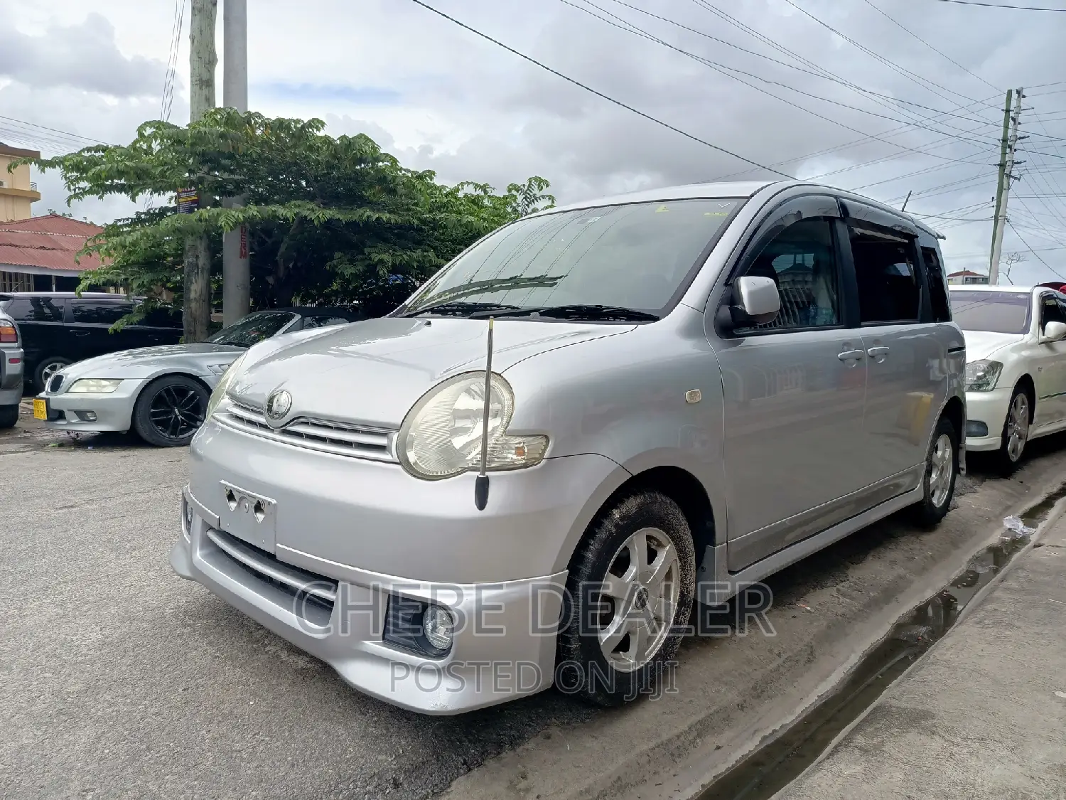 Toyota Sienta 2004 Silver
