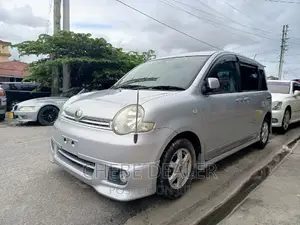 Toyota Sienta 2004 Silver
