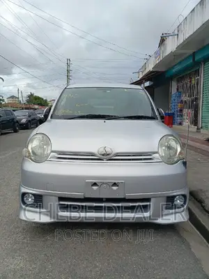 Toyota Sienta 2004 Silver