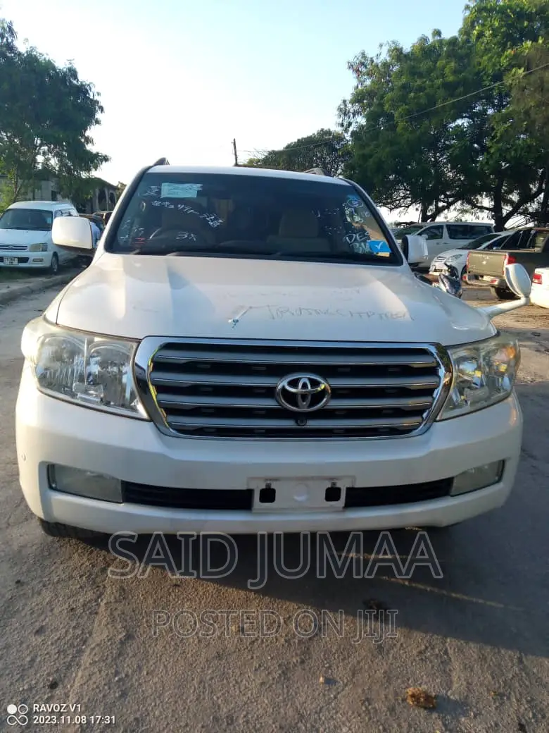 Toyota Land Cruiser 4.6 V8 AX 2009 Pearl