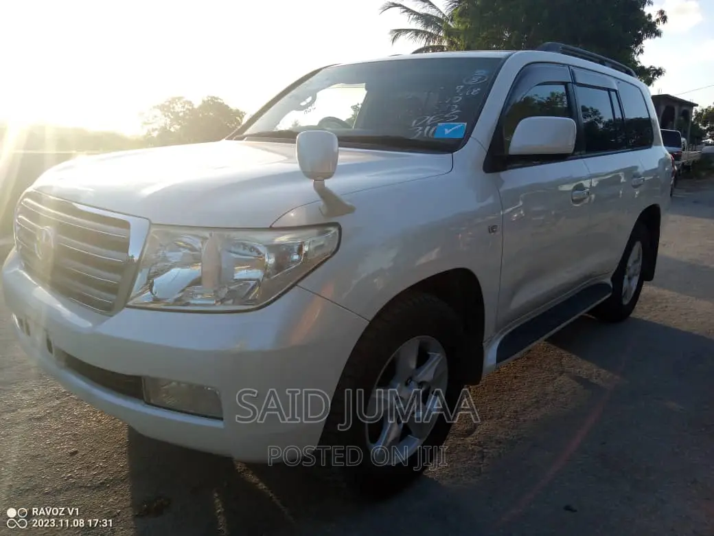 Toyota Land Cruiser 4.6 V8 AX 2009 Pearl