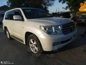 Toyota Land Cruiser 4.6 V8 AX 2009 Pearl