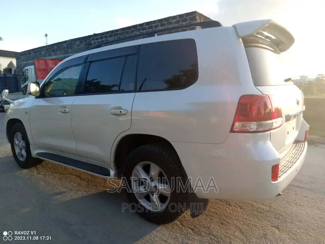 Toyota Land Cruiser 4.6 V8 AX 2009 Pearl