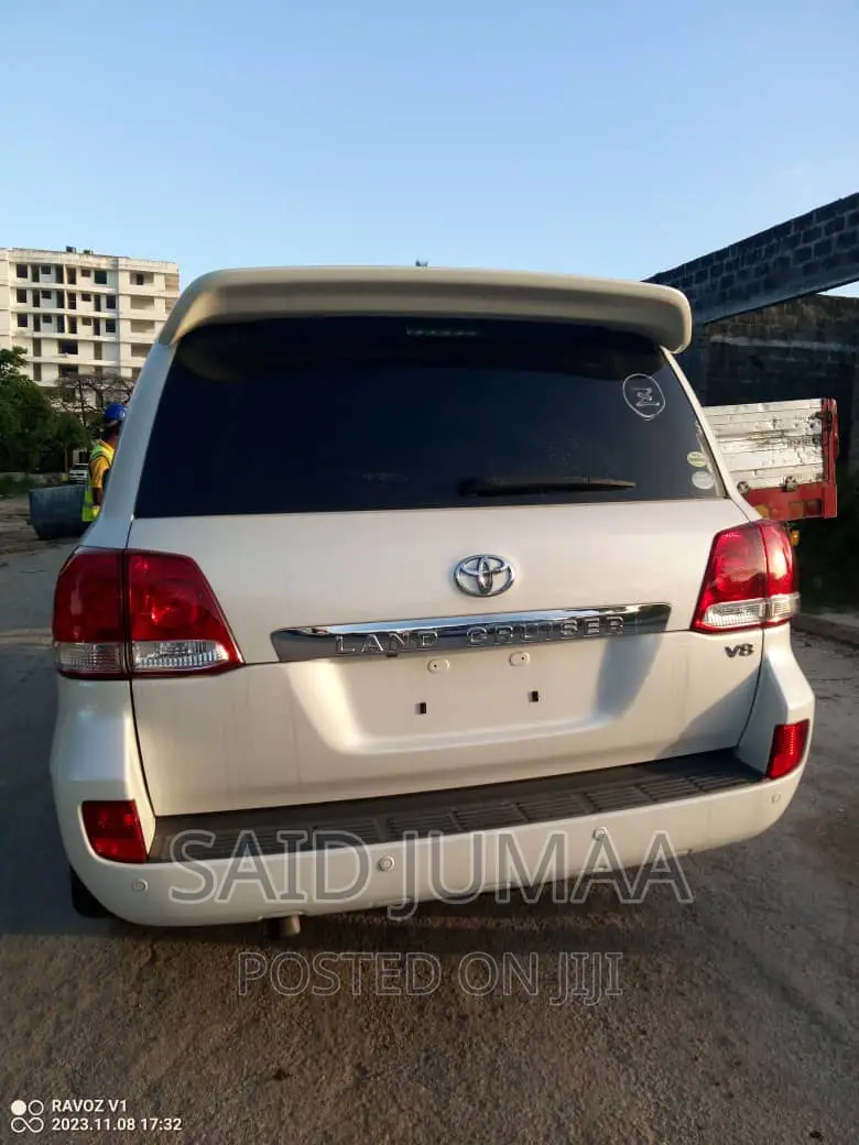 Toyota Land Cruiser 4.6 V8 AX 2009 Pearl