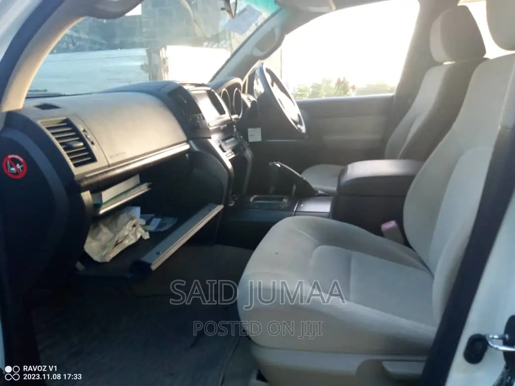 Toyota Land Cruiser 4.6 V8 AX 2009 Pearl