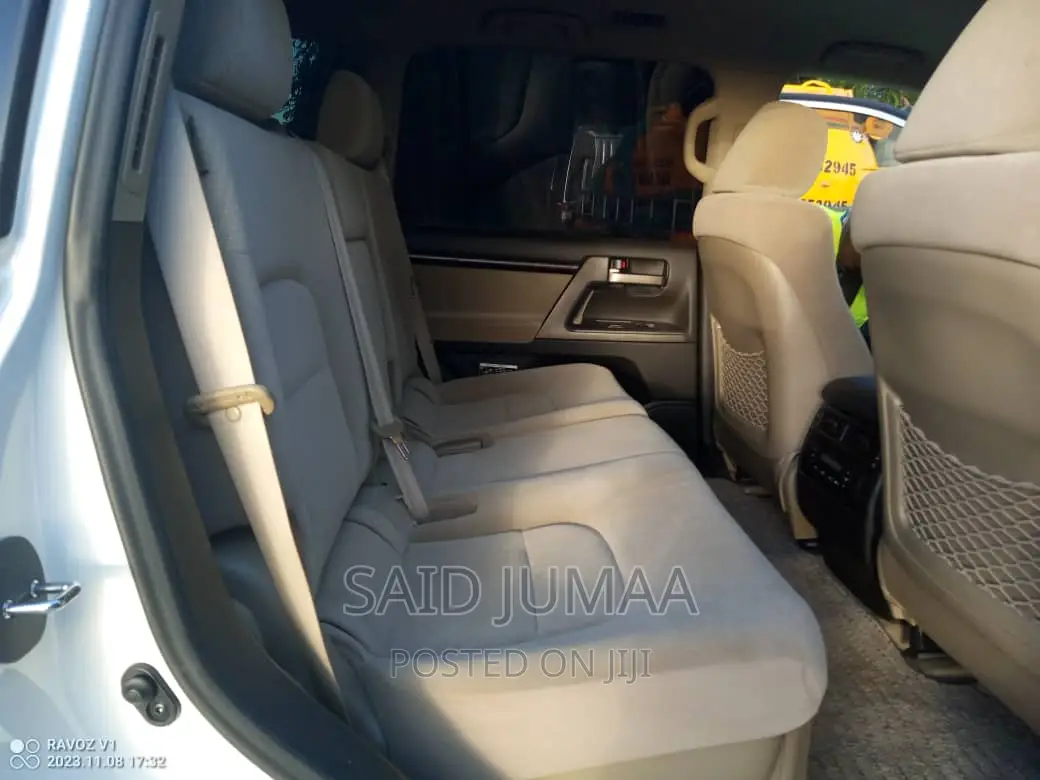 Toyota Land Cruiser 4.6 V8 AX 2009 Pearl