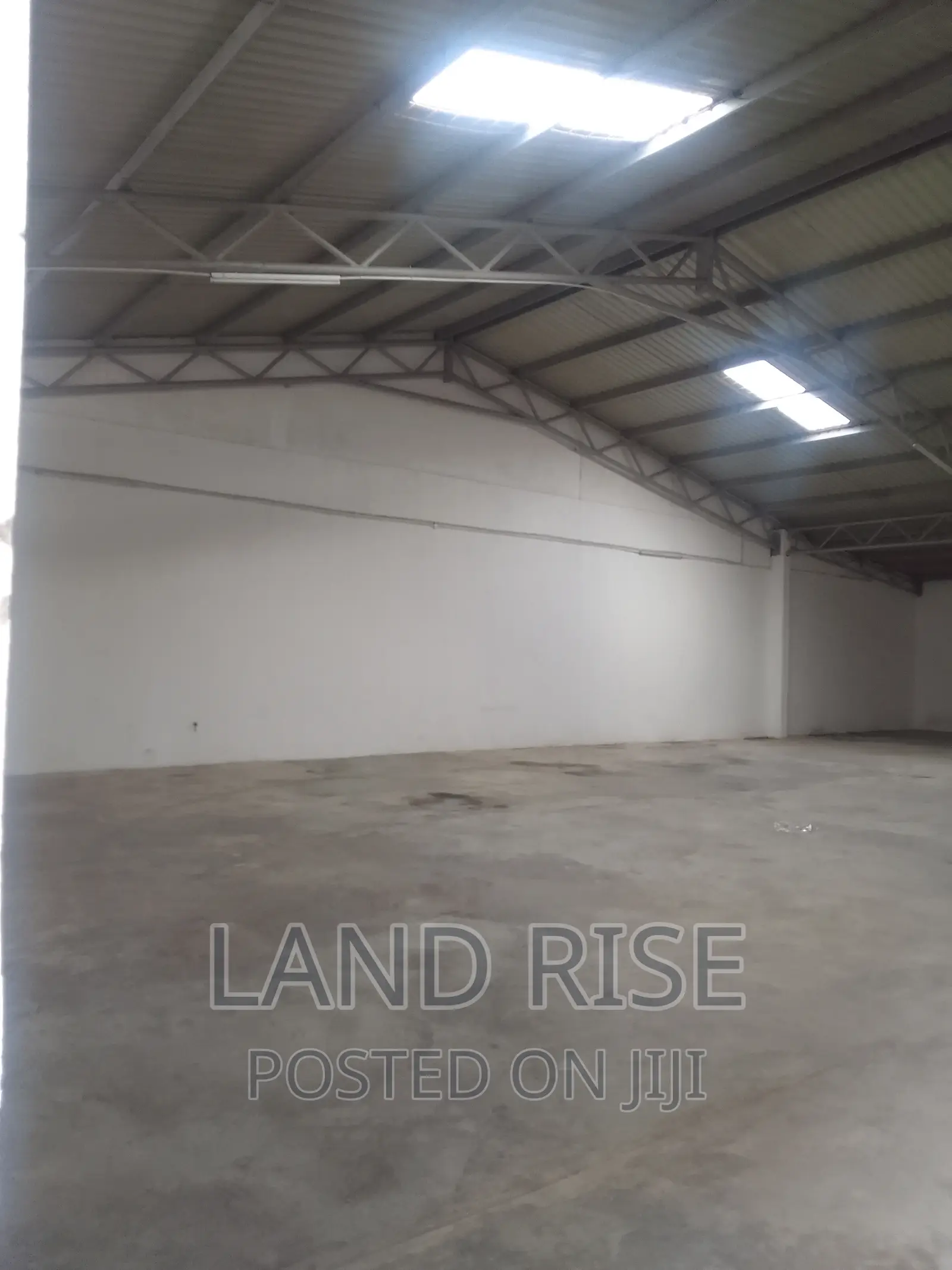 Warehouse With 420 SQM Mandela Road