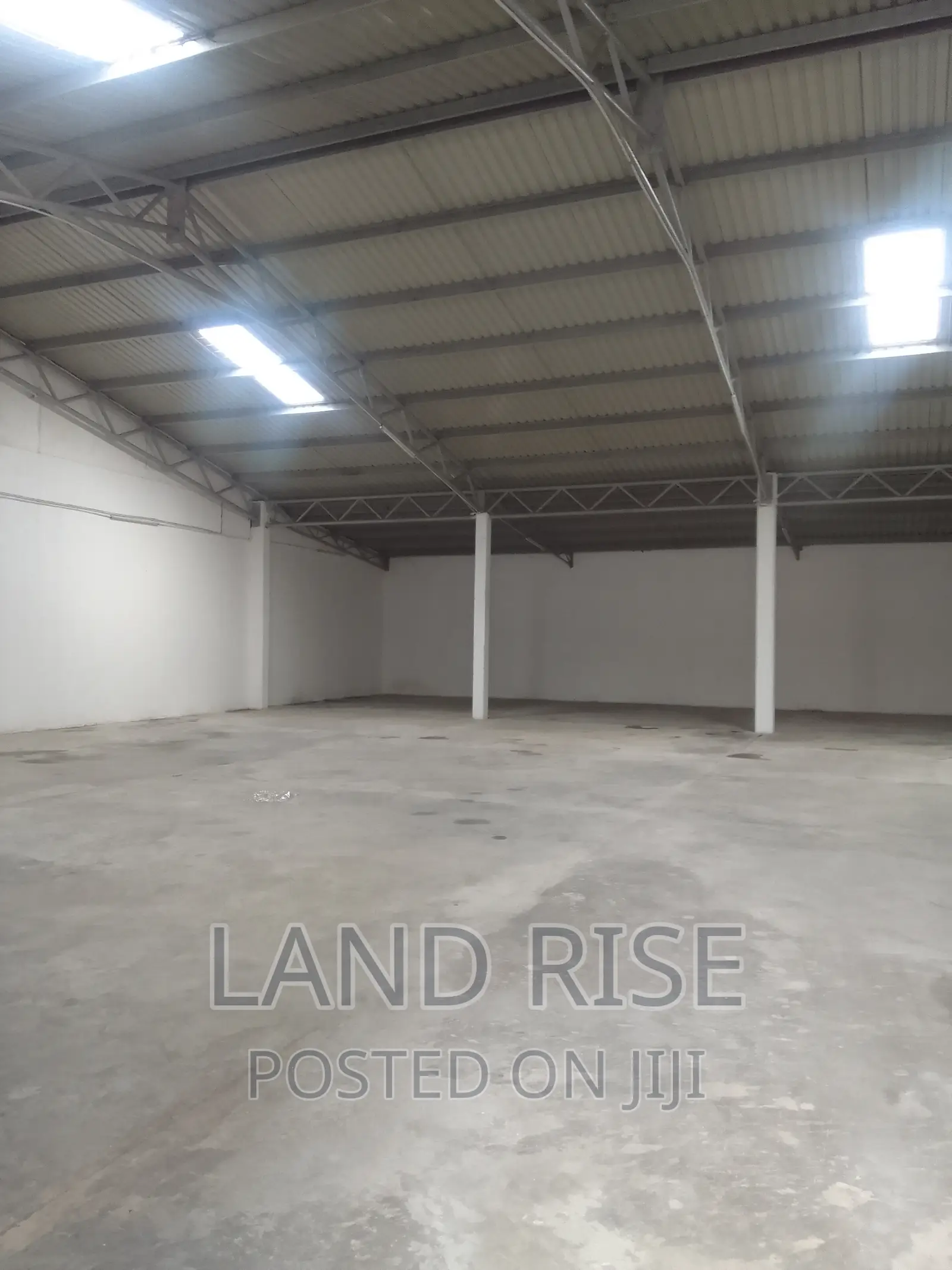 Warehouse With 420 SQM Mandela Road
