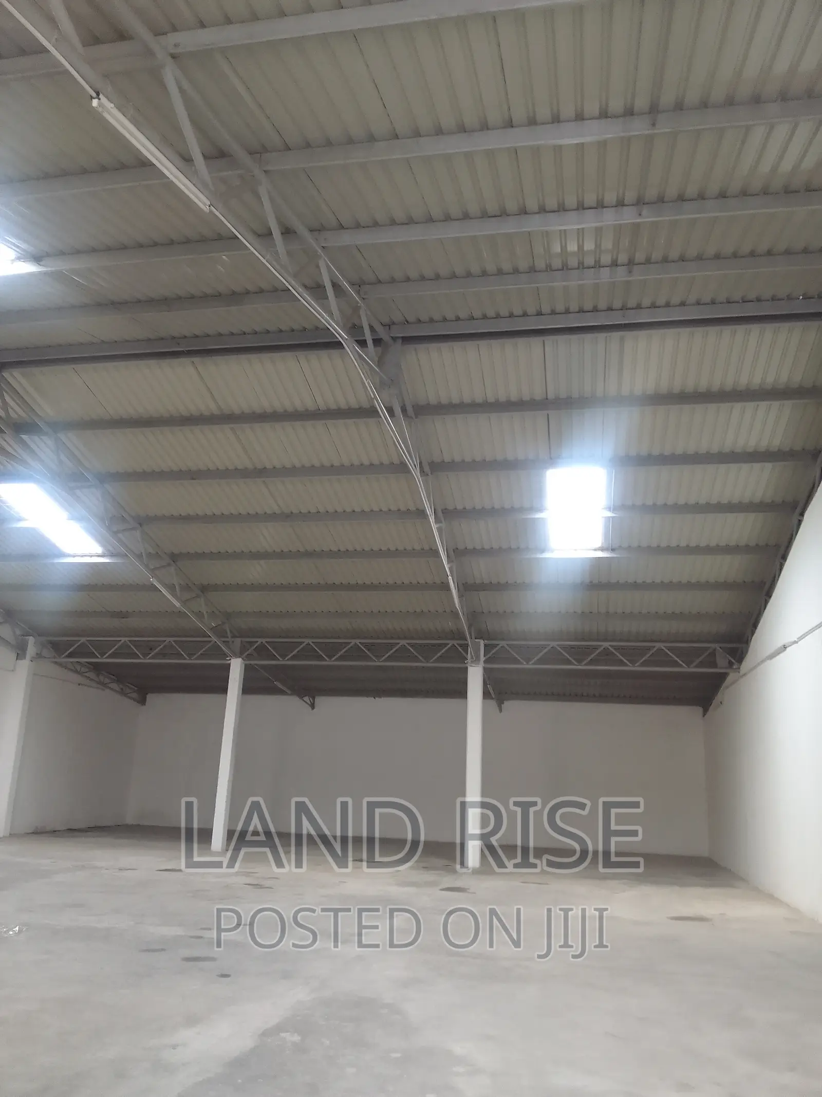Warehouse With 420 SQM Mandela Road