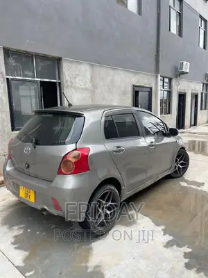 Toyota Vitz 1.5 FWD 5dr 2005 Gray