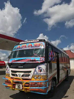 Tata Starbus Ultra Skool 2009 White