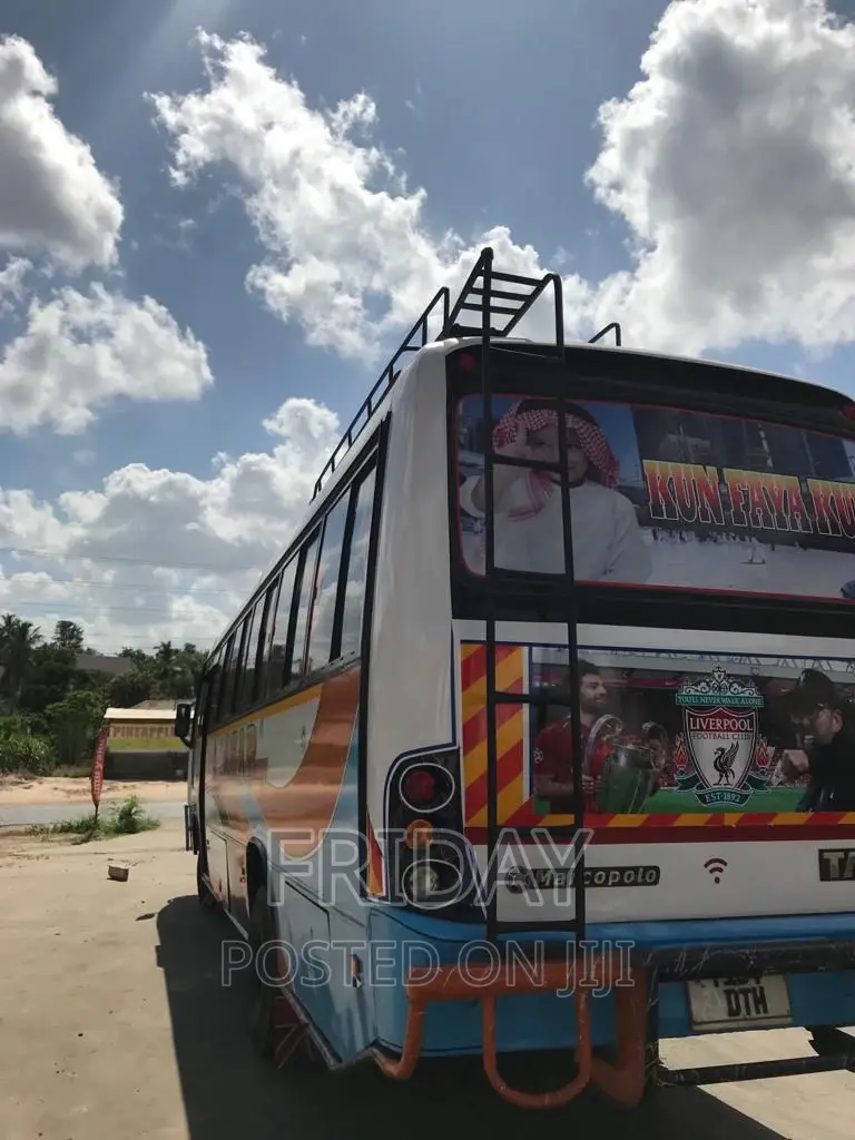 Tata Starbus Ultra Skool 2009 White