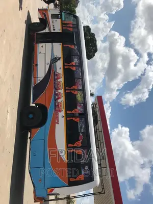 Tata Starbus Ultra Skool 2009 White