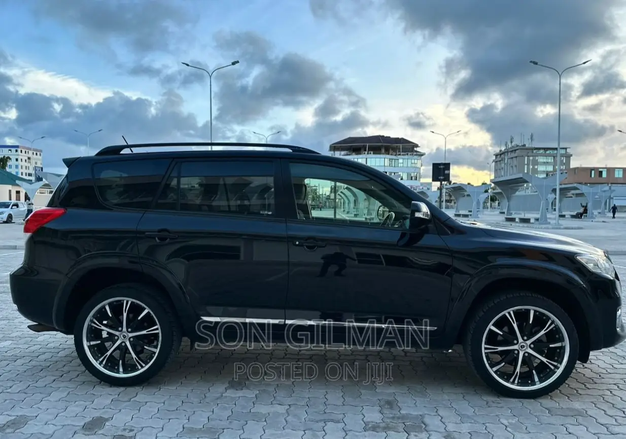 Toyota Vanguard 2013 Black