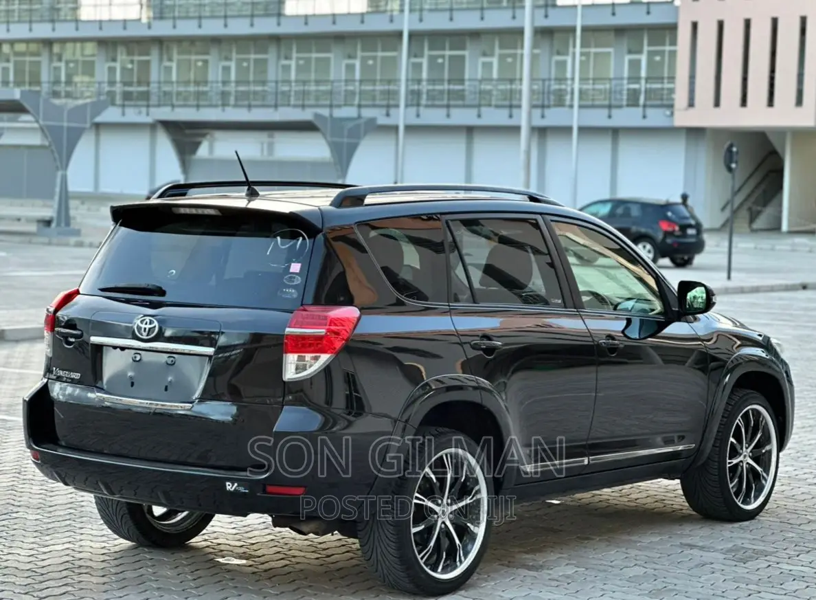 Toyota Vanguard 2013 Black