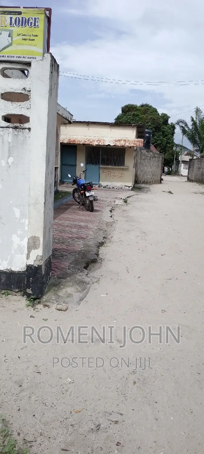 Gesti Inauzwa Milioni 65 Ukonga Moshibar 15 Room.