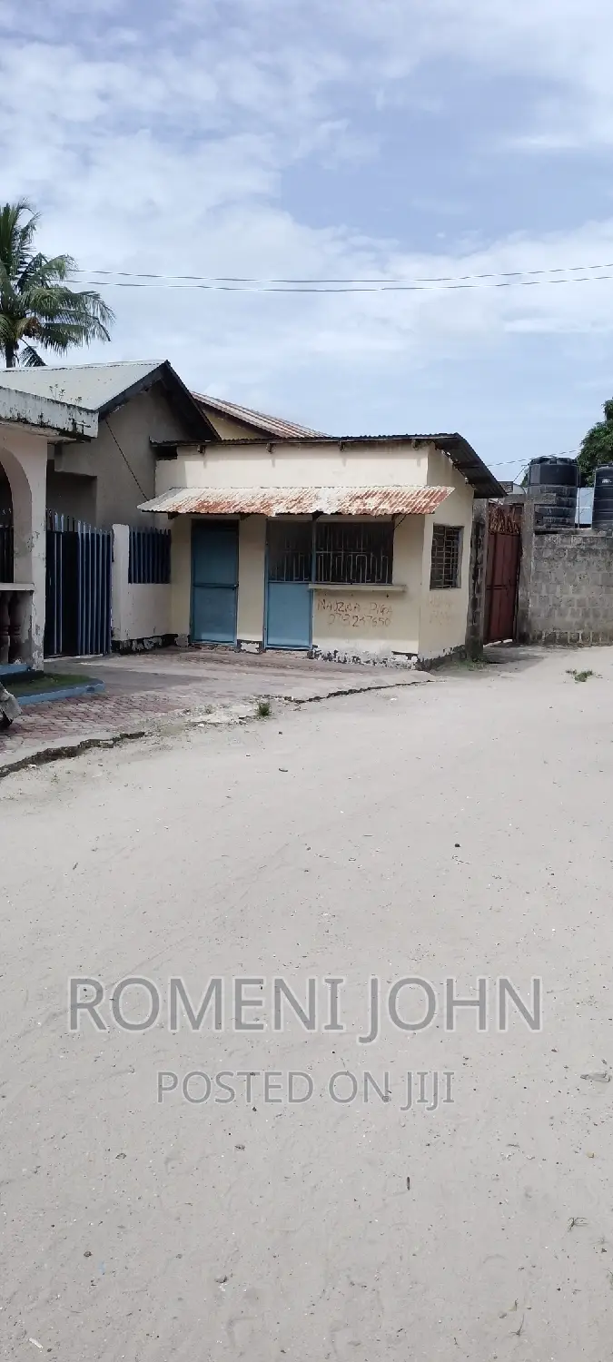 Gesti Inauzwa Milioni 65 Ukonga Moshibar 15 Room.