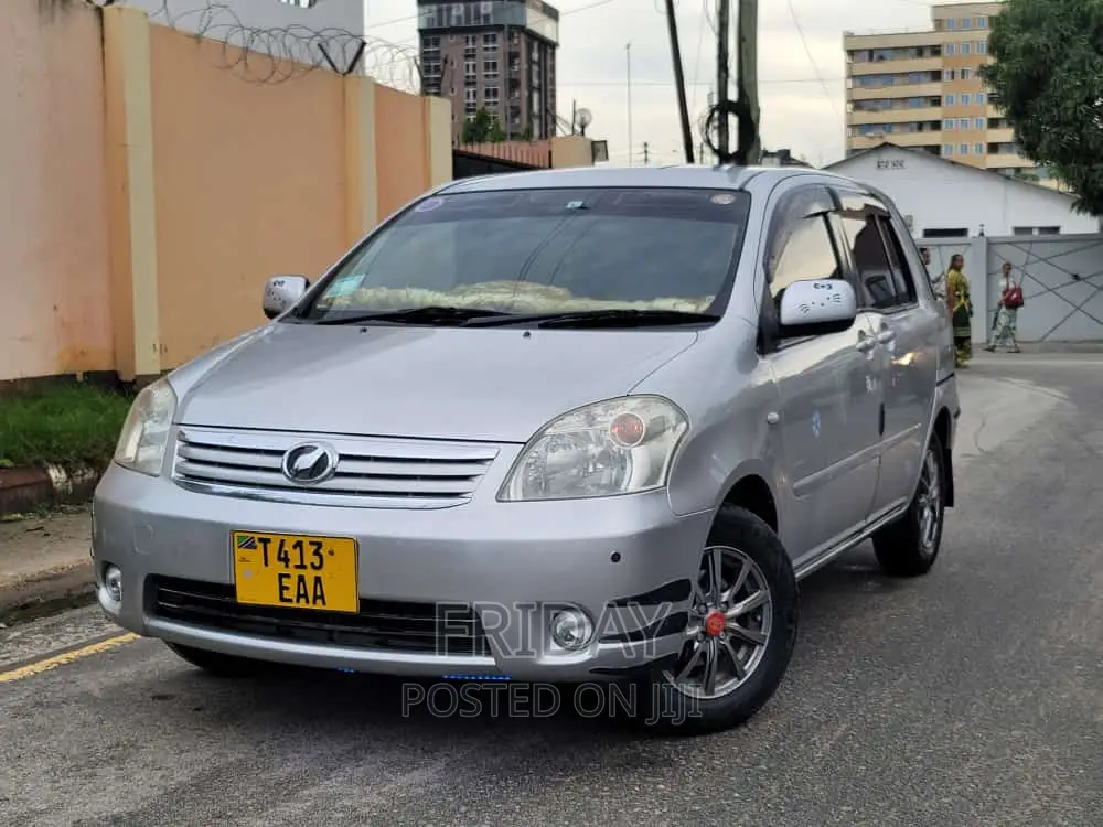 Toyota Raum 1.5 FWD 2004 Silver