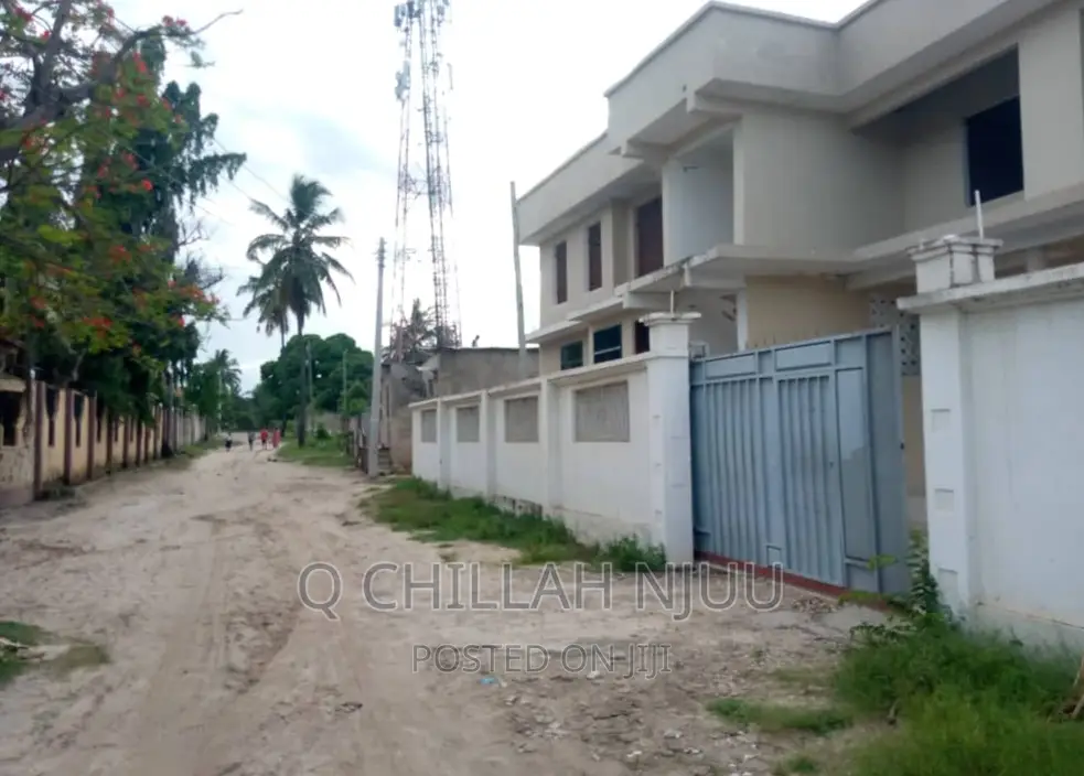 8bdrm Apartment in Ununio Estate, Kinondoni for sale