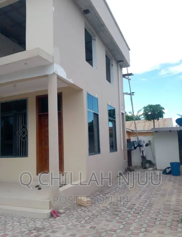 8bdrm Apartment in Ununio Estate, Kinondoni for sale