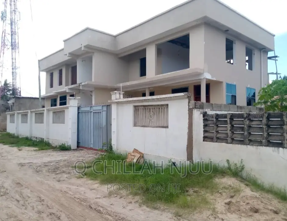 8bdrm Apartment in Ununio Estate, Kinondoni for sale