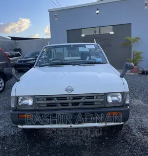 Nissan Pick-Up 1990 White
