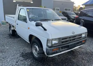 Nissan Pick-Up 1990 White