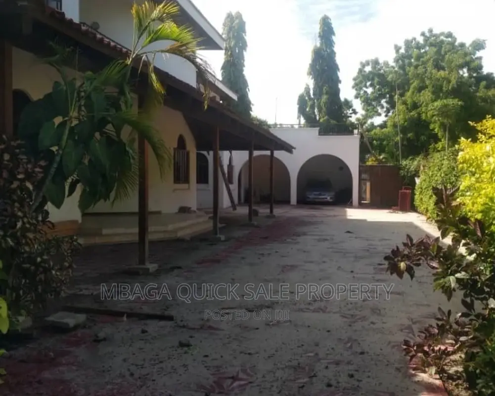 7bdrm House in Masaki for rent