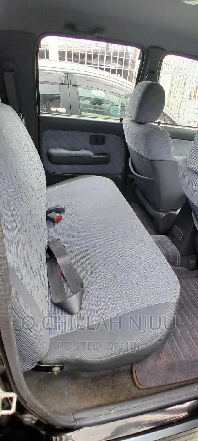 Toyota Hilux 2006 Black