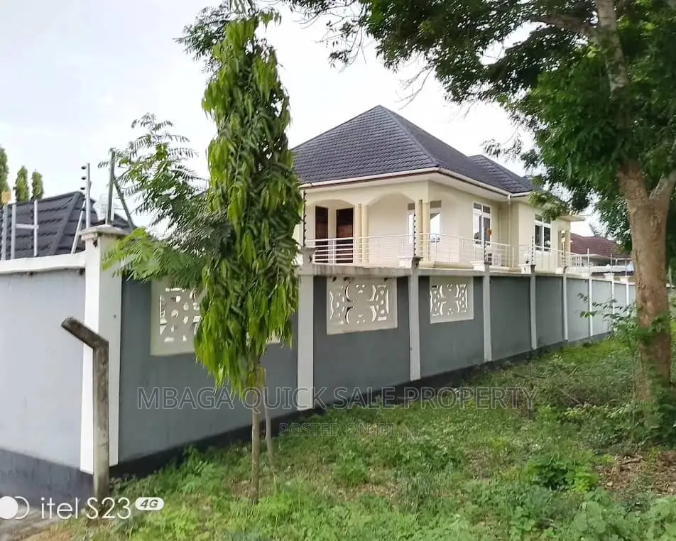 6bdrm House in Bunju for sale