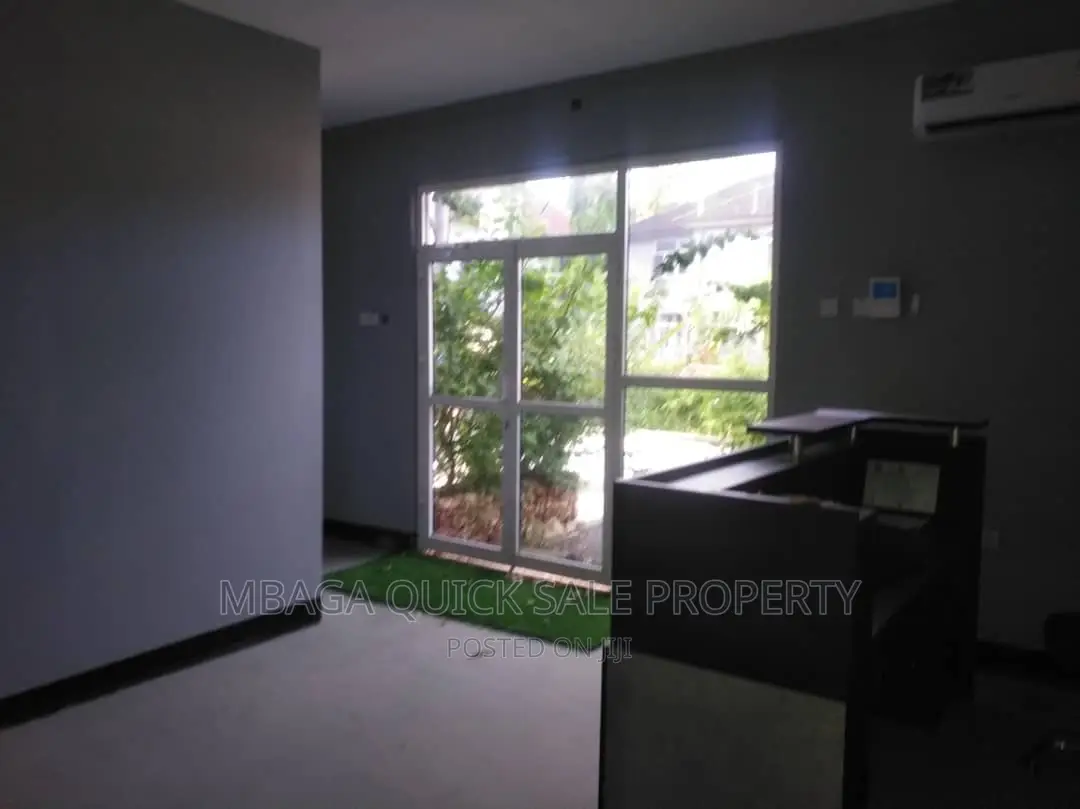 7bdrm Apartment in Mikocheni for rent