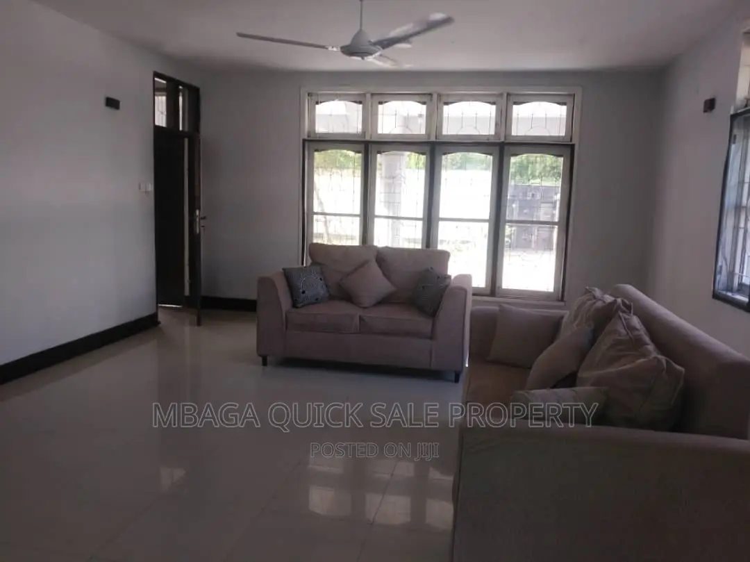 7bdrm Apartment in Mikocheni for rent