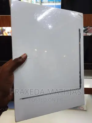 New Laptop Apple MacBook Air 2022 M2 8GB Apple M2 SSD 256GB