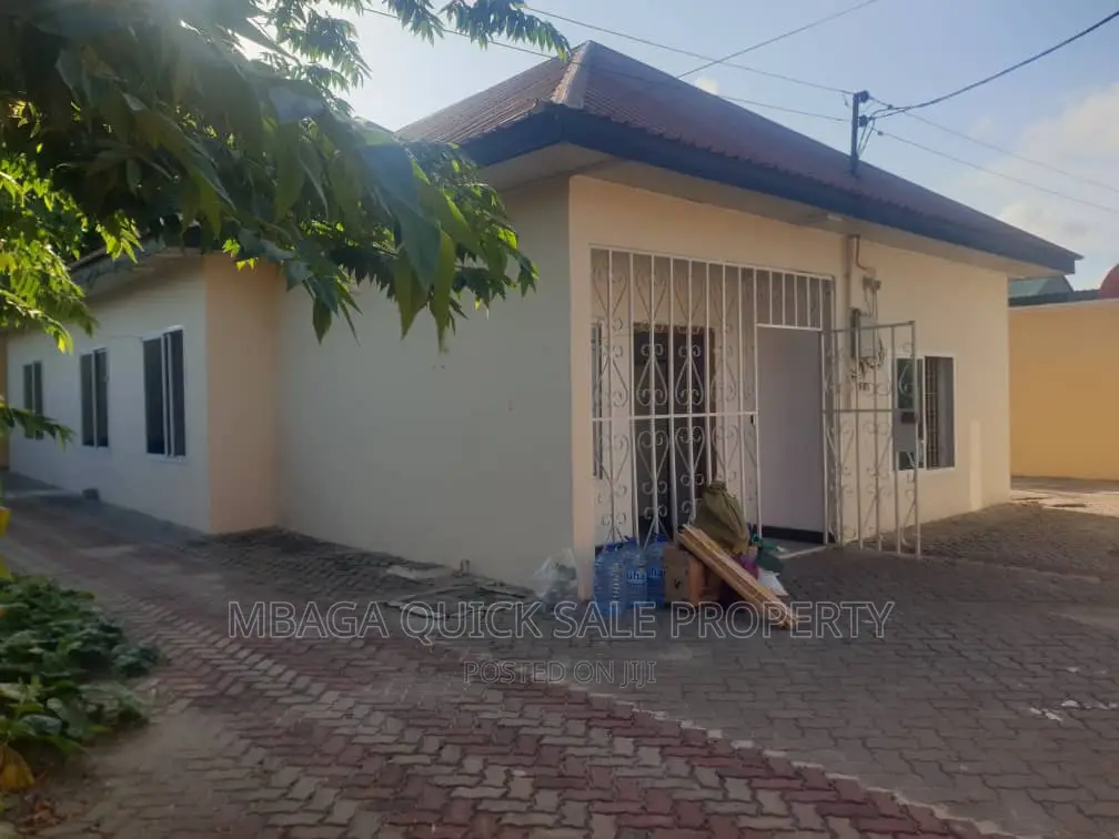 3bdrm House in Kinondoni, Ada Estate for rent