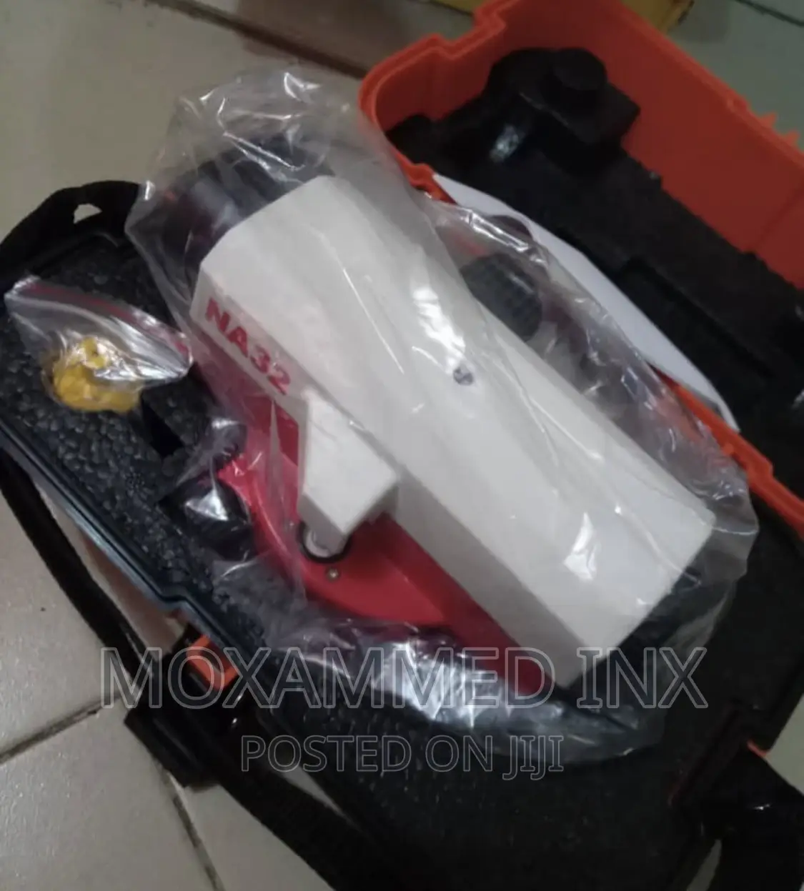 NA 32 Automatic Dumpy Level Complete With Levelling Staff