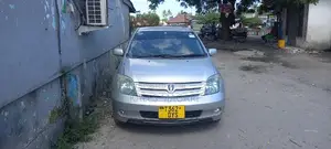 Toyota IST 2004 Silver