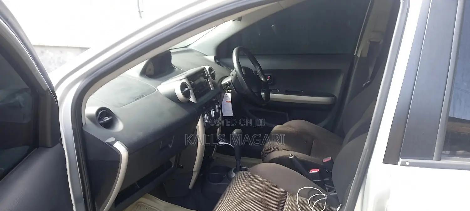 Toyota IST 2004 Silver