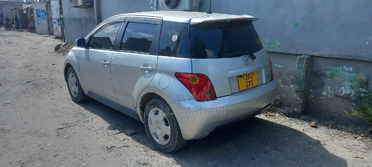 Toyota IST 2004 Silver