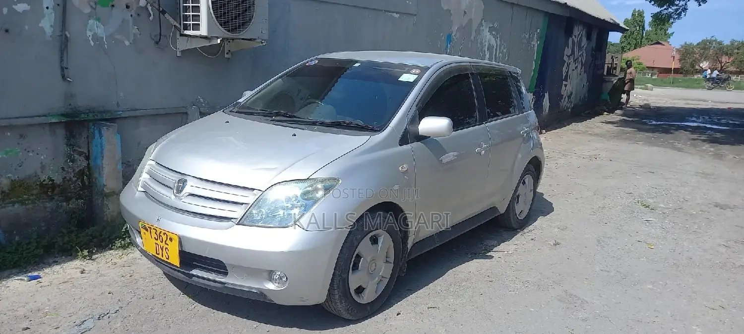 Toyota IST 2004 Silver