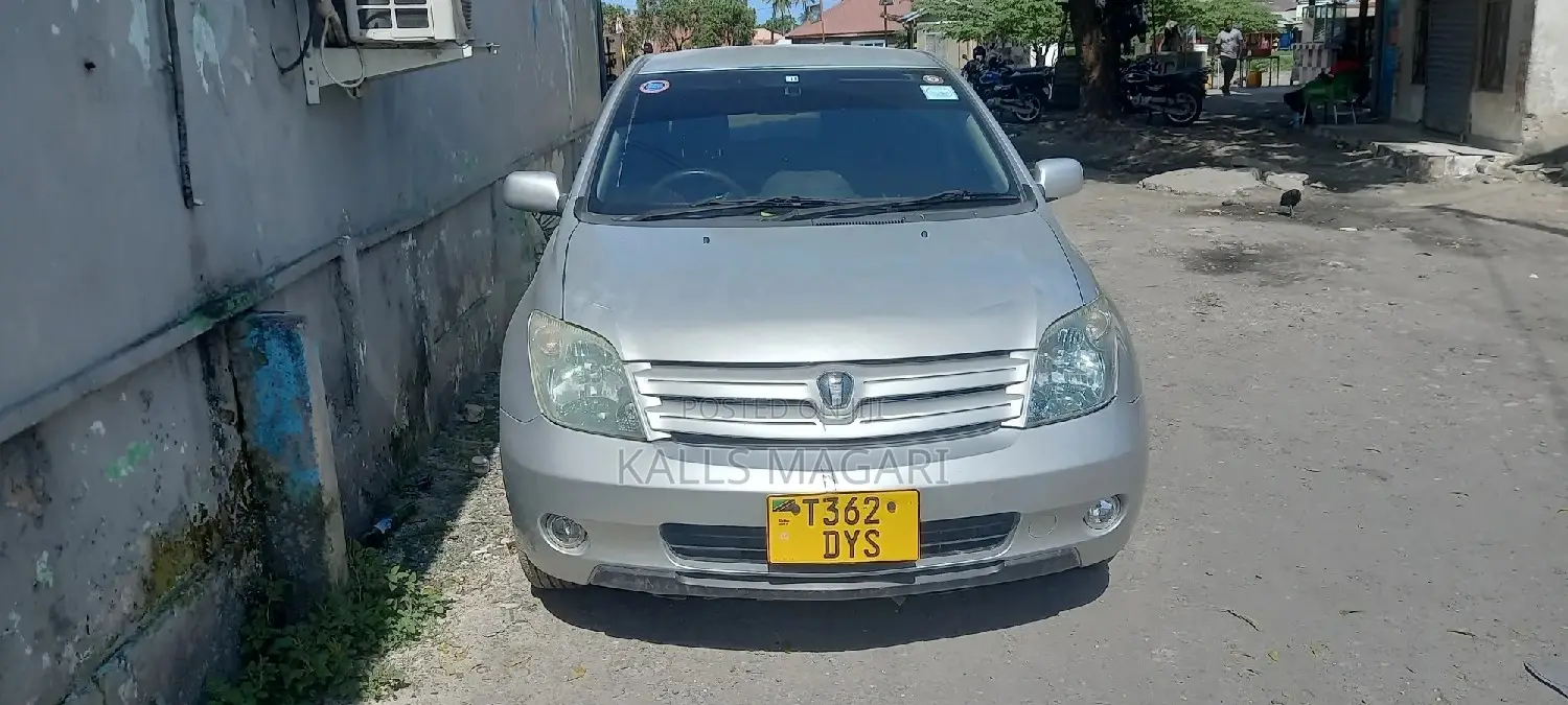 Toyota IST 2004 Silver