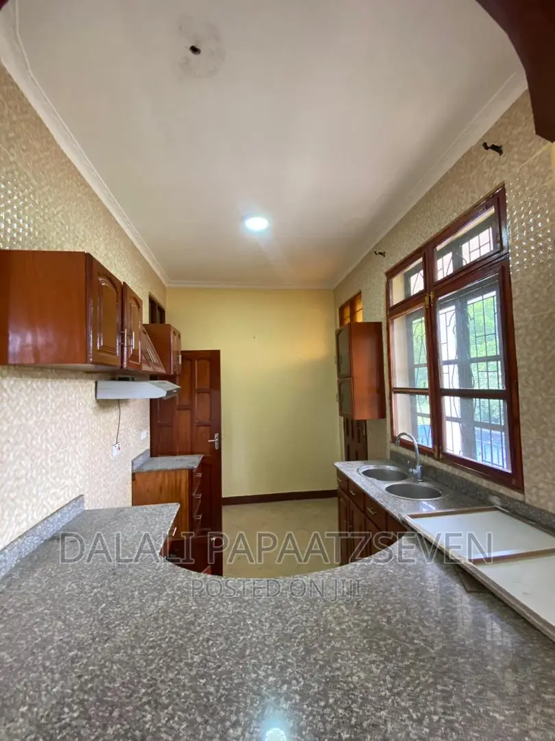 5bdrm House in Dalalipapaatzseven, Mbezi Beach for rent