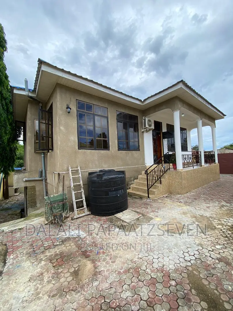 5bdrm House in Dalalipapaatzseven, Mbezi Beach for rent
