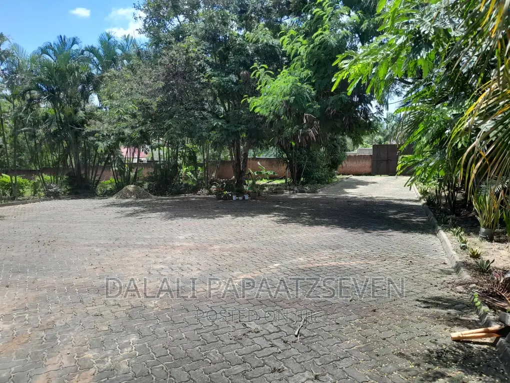 4bdrm House in Dalalipapaatzseven, Kinondoni for sale