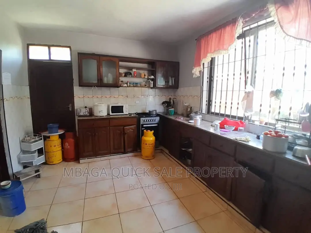 4bdrm House in Boko Dovya, Bunju for sale