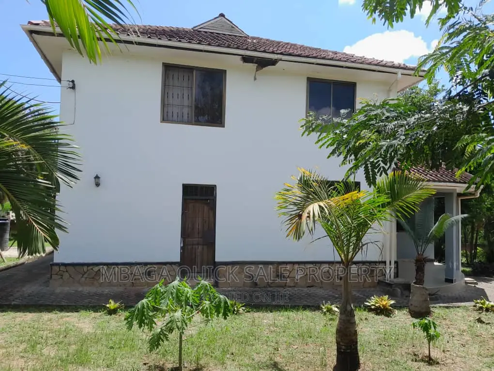 4bdrm House in Boko Dovya, Bunju for sale