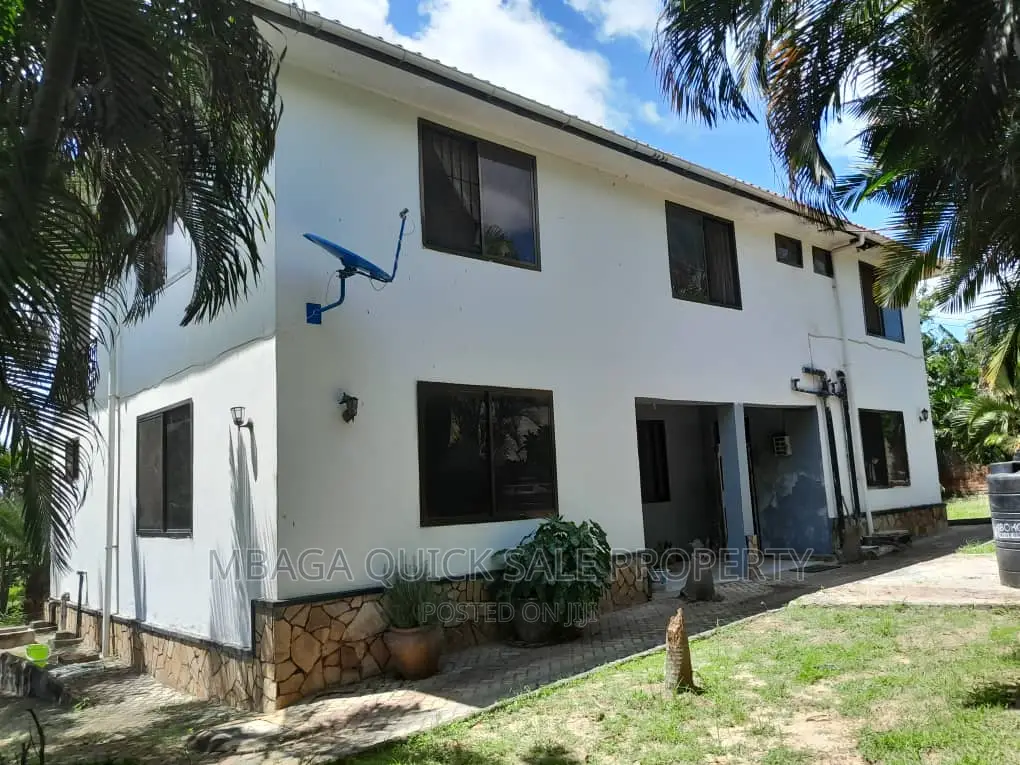 4bdrm House in Boko Dovya, Bunju for sale