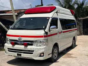 Toyota HiAce 2011 White