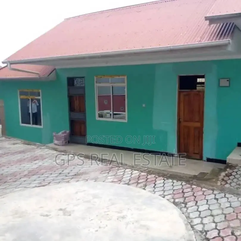 6bdrm Apartment in Kinyerezi Kifuru Kwa, Kinondoni for sale